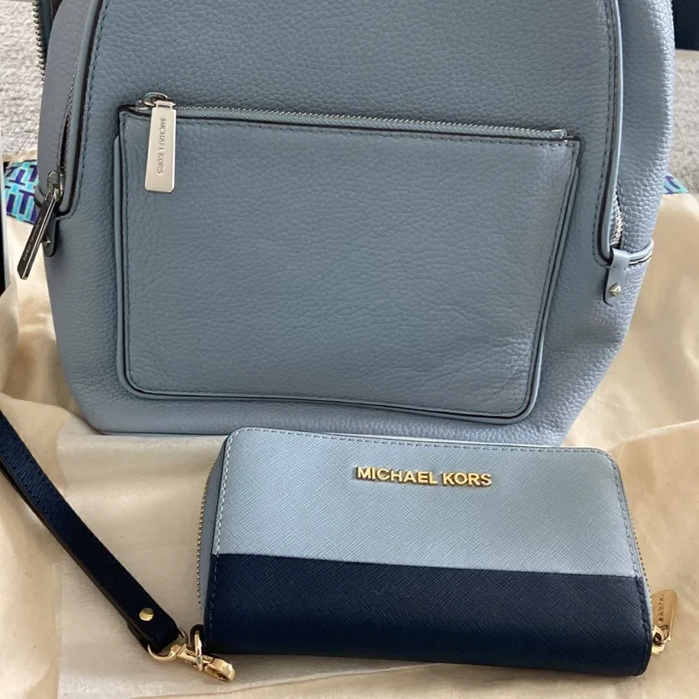 MICHAEL KORS Adina Medium Pebbled Leather Backpack NWT light blue & wristlet